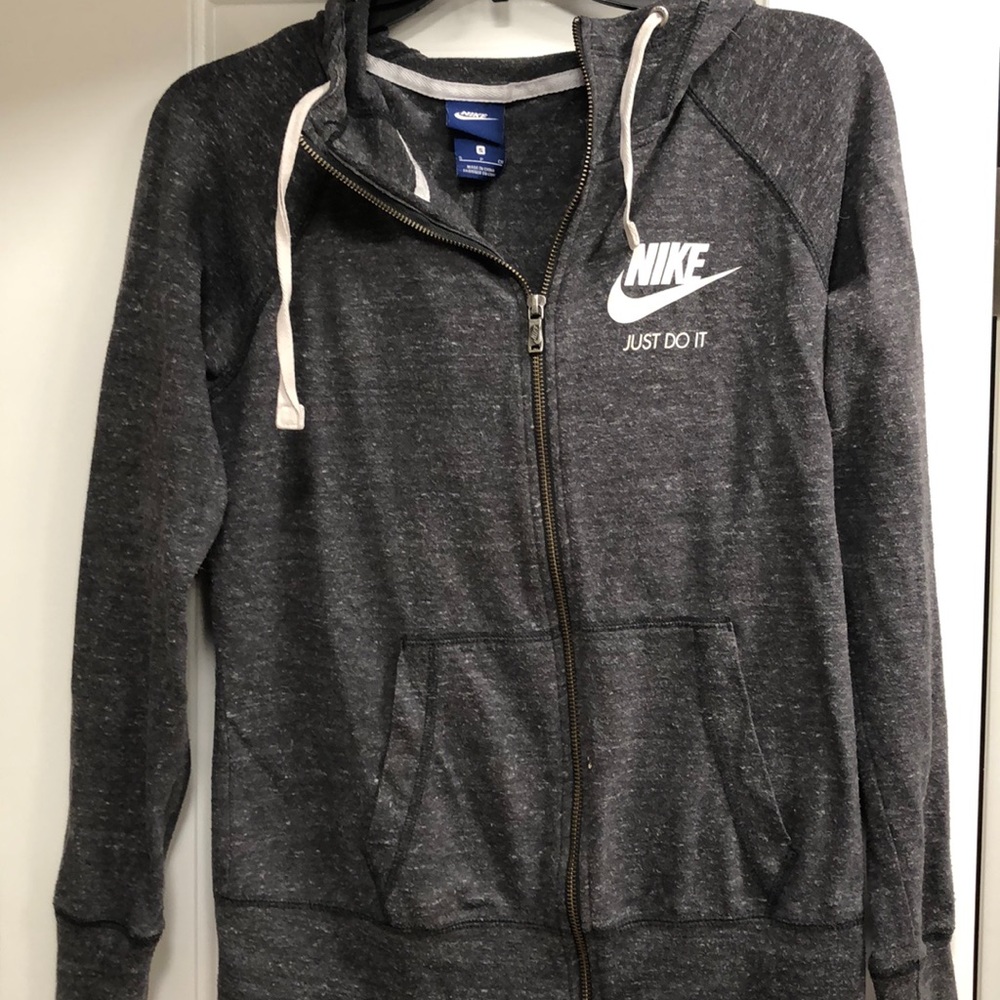 GRAY NIKE ZIP UP